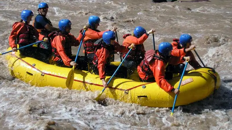 Rafting at Pueblo del Río, Parque Aventura 