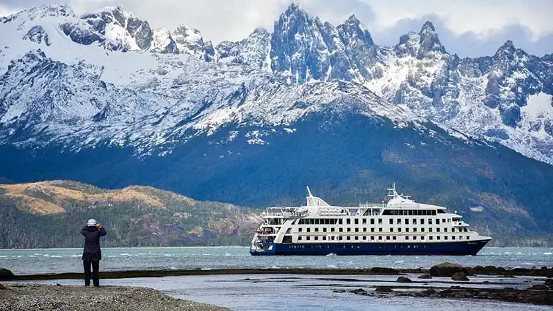 Parks, glaciers and fjords in Southern Patagonia